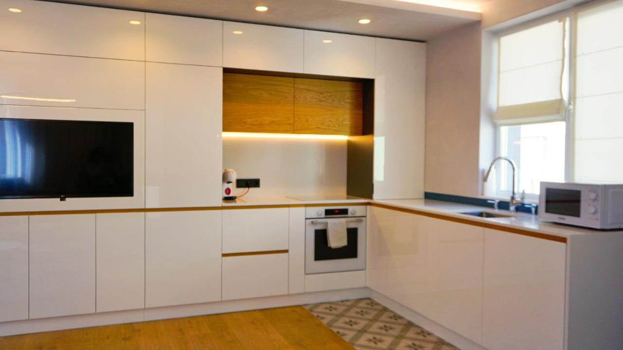 Апартамент Жасмин С Частен Гараж - Jasmin Apartment With Private Garage ヴァルナ エクステリア 写真