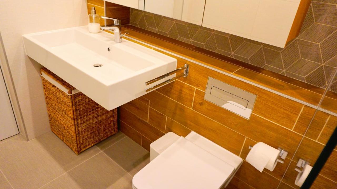 Апартамент Жасмин С Частен Гараж - Jasmin Apartment With Private Garage ヴァルナ エクステリア 写真