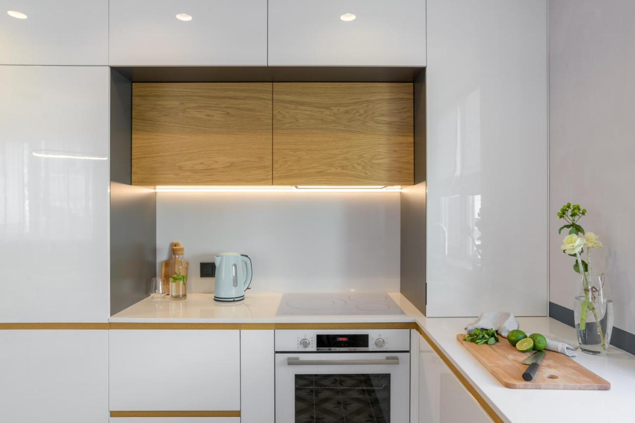 Апартамент Жасмин С Частен Гараж - Jasmin Apartment With Private Garage ヴァルナ エクステリア 写真